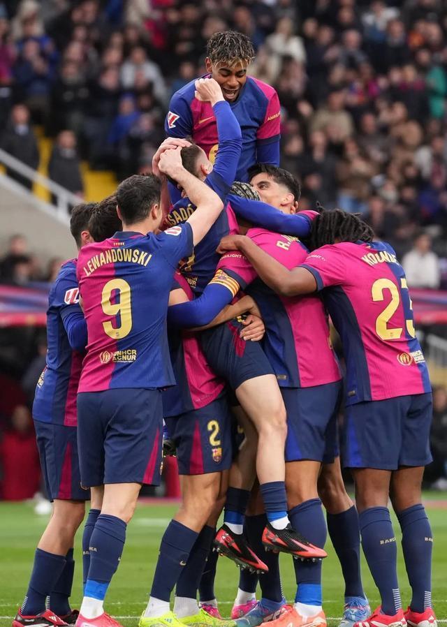 关于皇家社会主场狂胜！高踞榜首！的信息