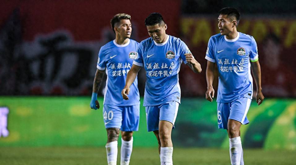 包含阿尔捷拉诺主场失利，战绩下滑难以控制的词条